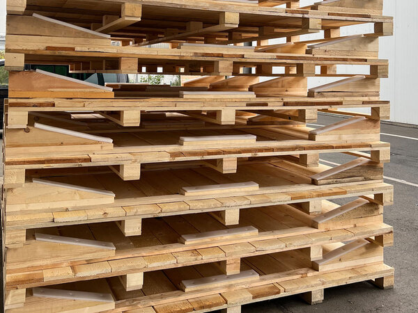 Detailaufnahme Sonderpaletten in Serienfertigung Detailaufnahme Sonderpaletten in Serienfertigung
