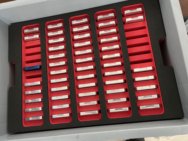 Schaumeinlagen für den Transport von mobilen Geräten Schaumeinlagen für den Transport von mobilen Geräten